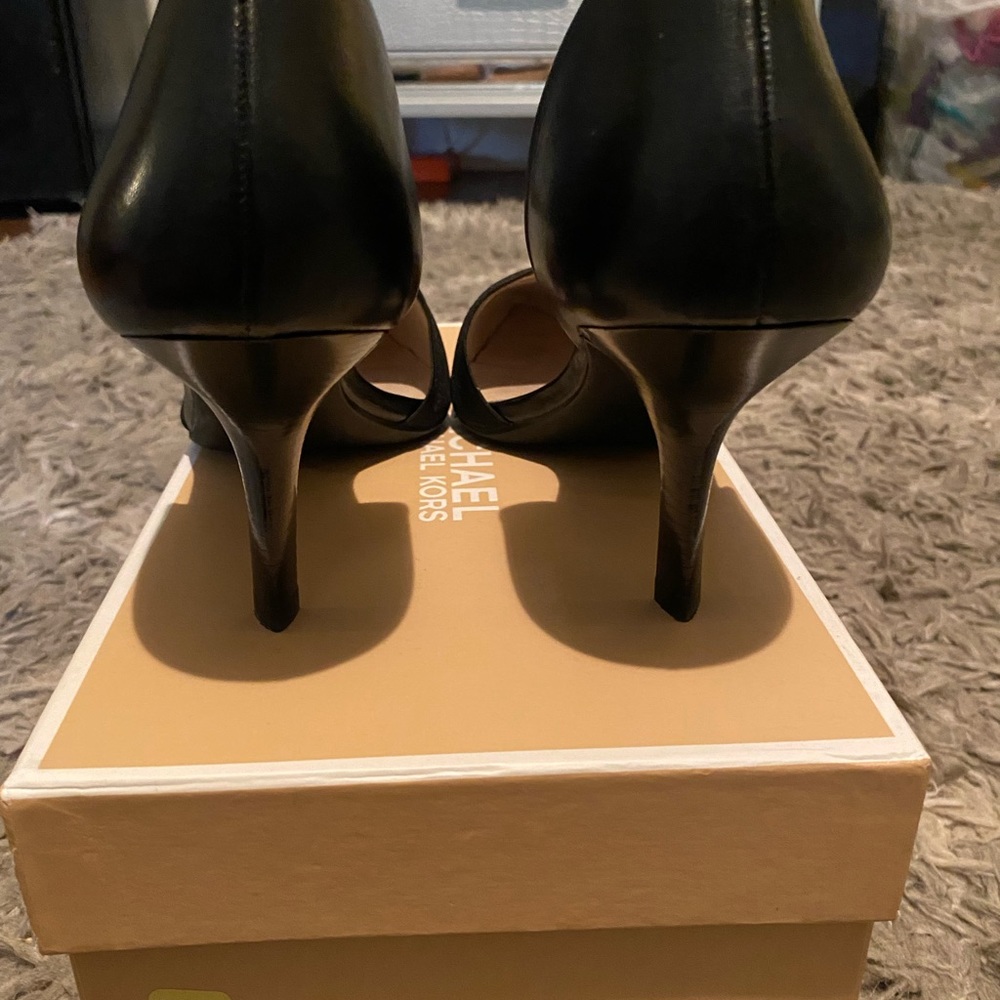 Heels - Picture 2 of 3